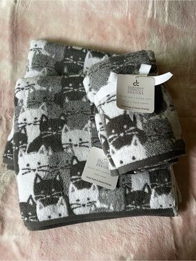 Gray Cat Print Set of 2 Bath + Hand Towels - Deborah Connolly Designs NWT